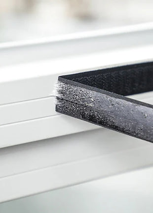 Scratch-resistant mosquito net for windows