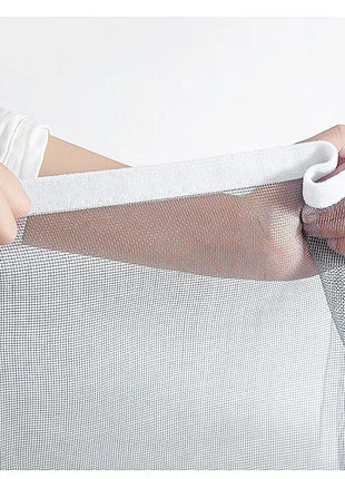 Scratch-resistant mosquito net for windows