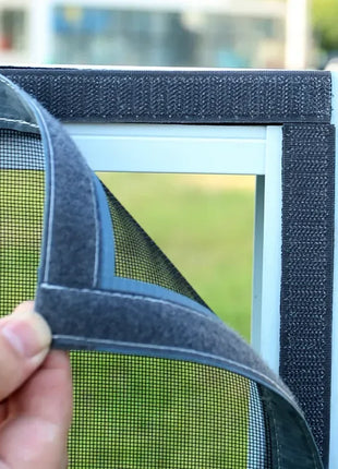 Scratch-resistant mosquito net for windows