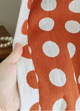 Curtain with round patterns