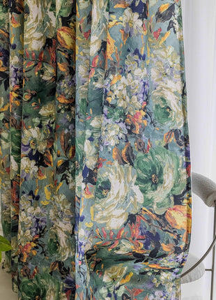 Vintage floral curtain with ruffles in cotton blend