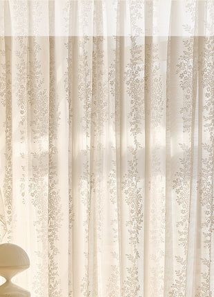207 Custom-made white lace sheer €81.50
