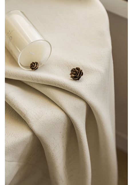 Rideau beige épais chenille texture naturelle tombé souple ambiance scandinave minimaliste chaleureuse